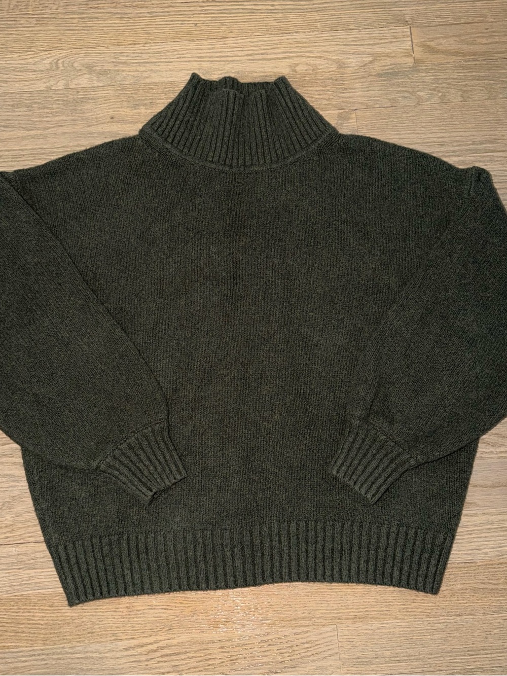 Gap Olive Green CashSoft Mockneck Sweater size medium - Picture 4 of 7